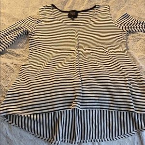 Cut out shoulder long sleeve tee